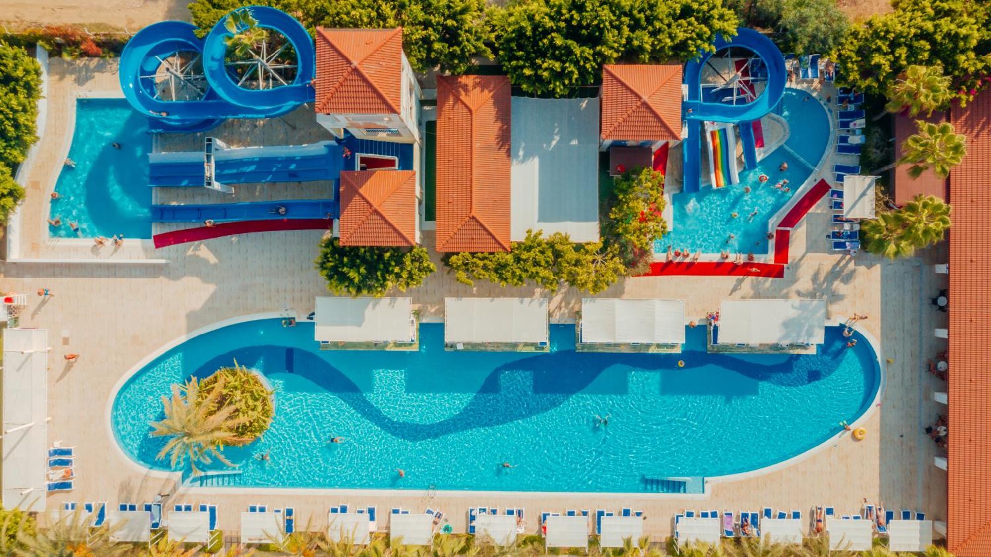 Sural Resort Hotel Side Exterior photo