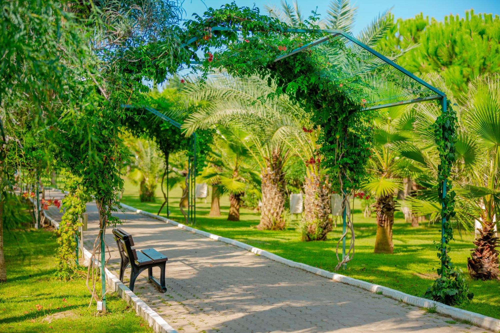 Sural Resort Hotel Side Exterior photo