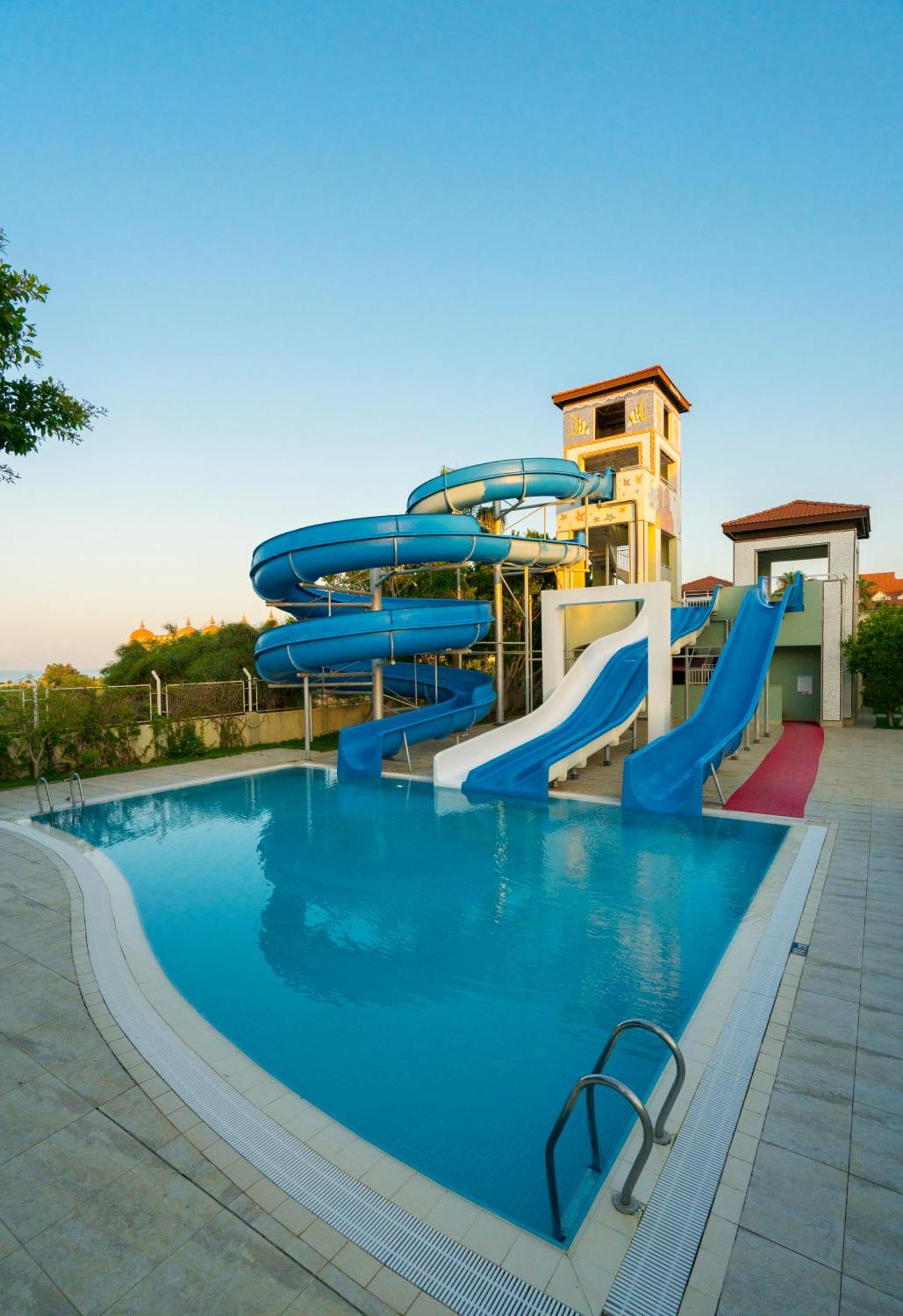 Sural Resort Hotel Side Exterior photo