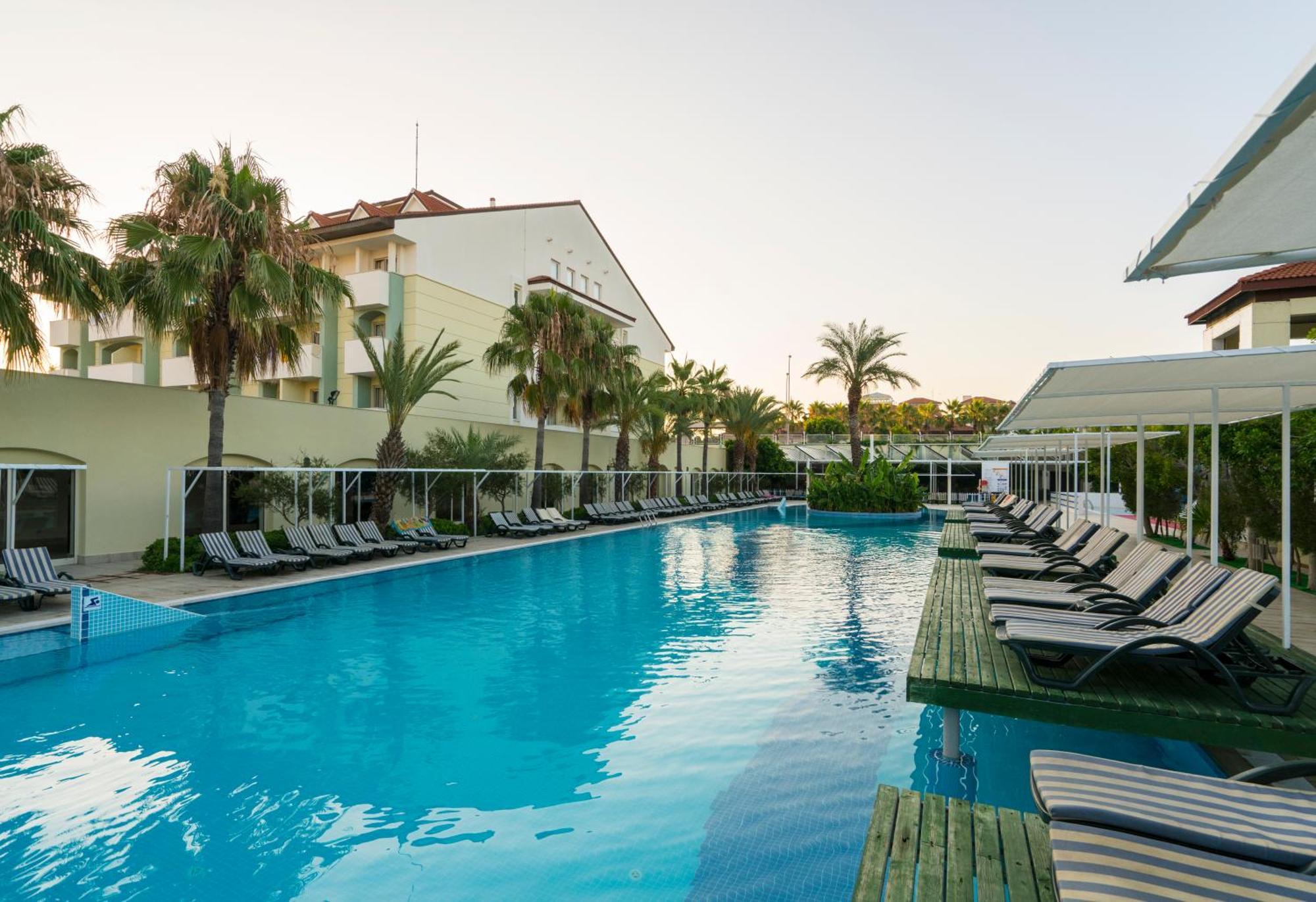 Sural Resort Hotel Side Exterior photo