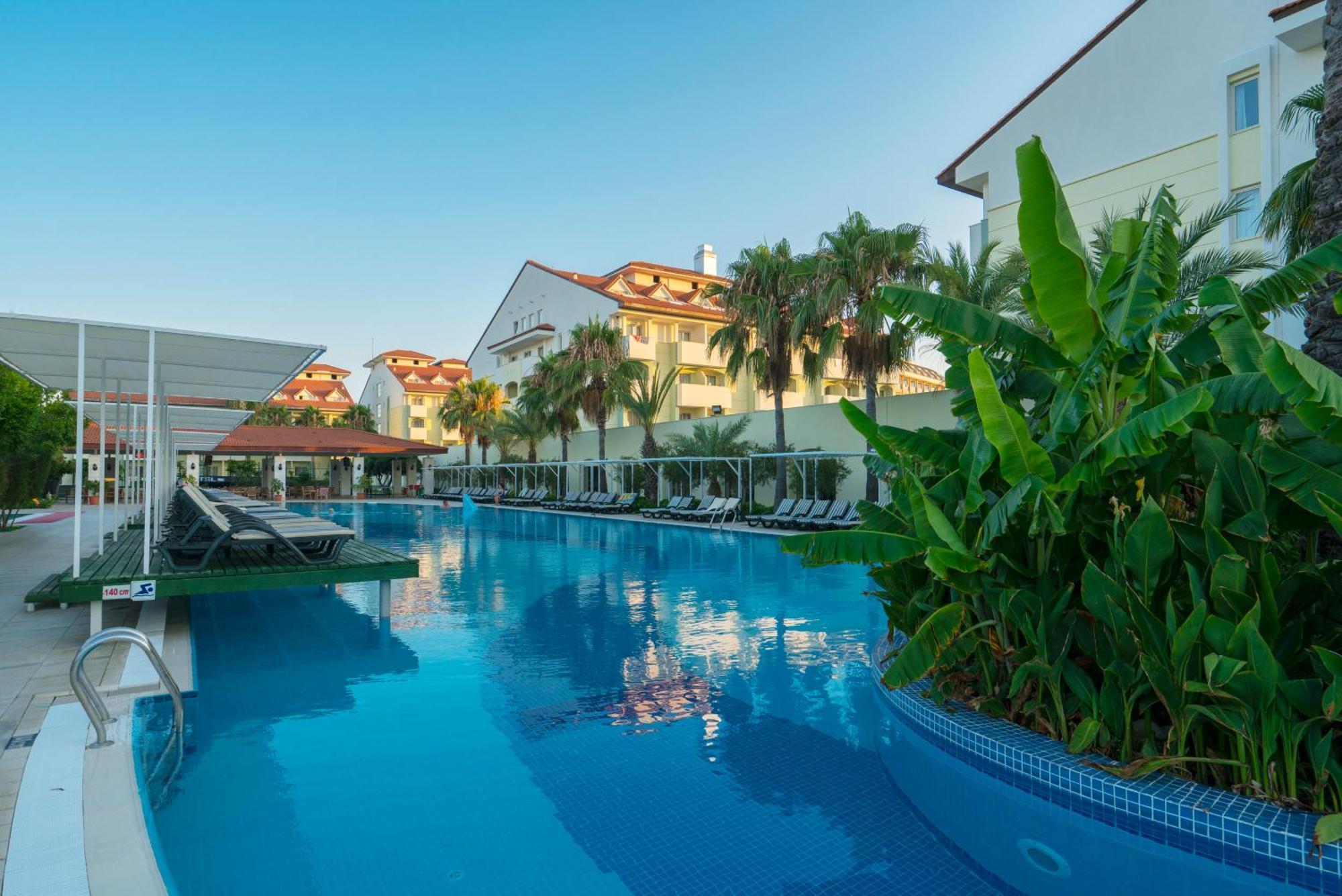 Sural Resort Hotel Side Exterior photo